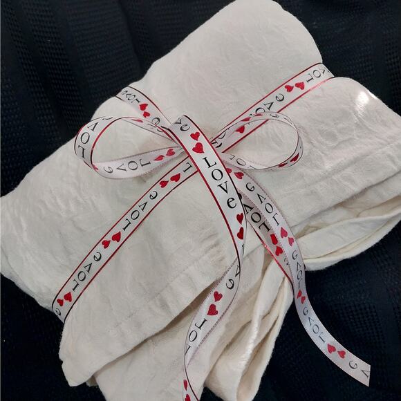 CRATE & BARREL! 100% COTTON CREAM ON CREAM ABSTRACT FLORAL TEXTURE TABLECLOTH! - Picture 12 of 12